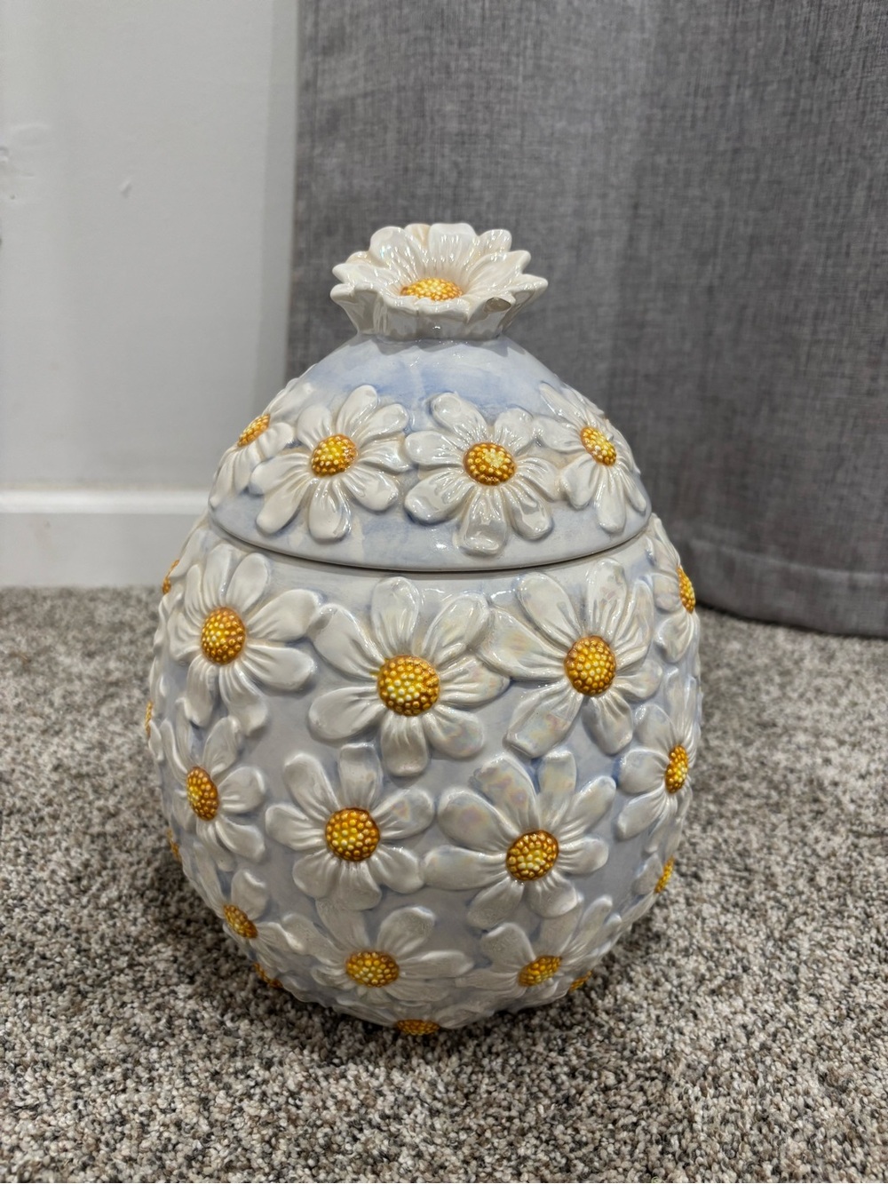 Vintage Gibson Everyday Daisy Cookie Jar Iridescent Handpainted Floral Easter